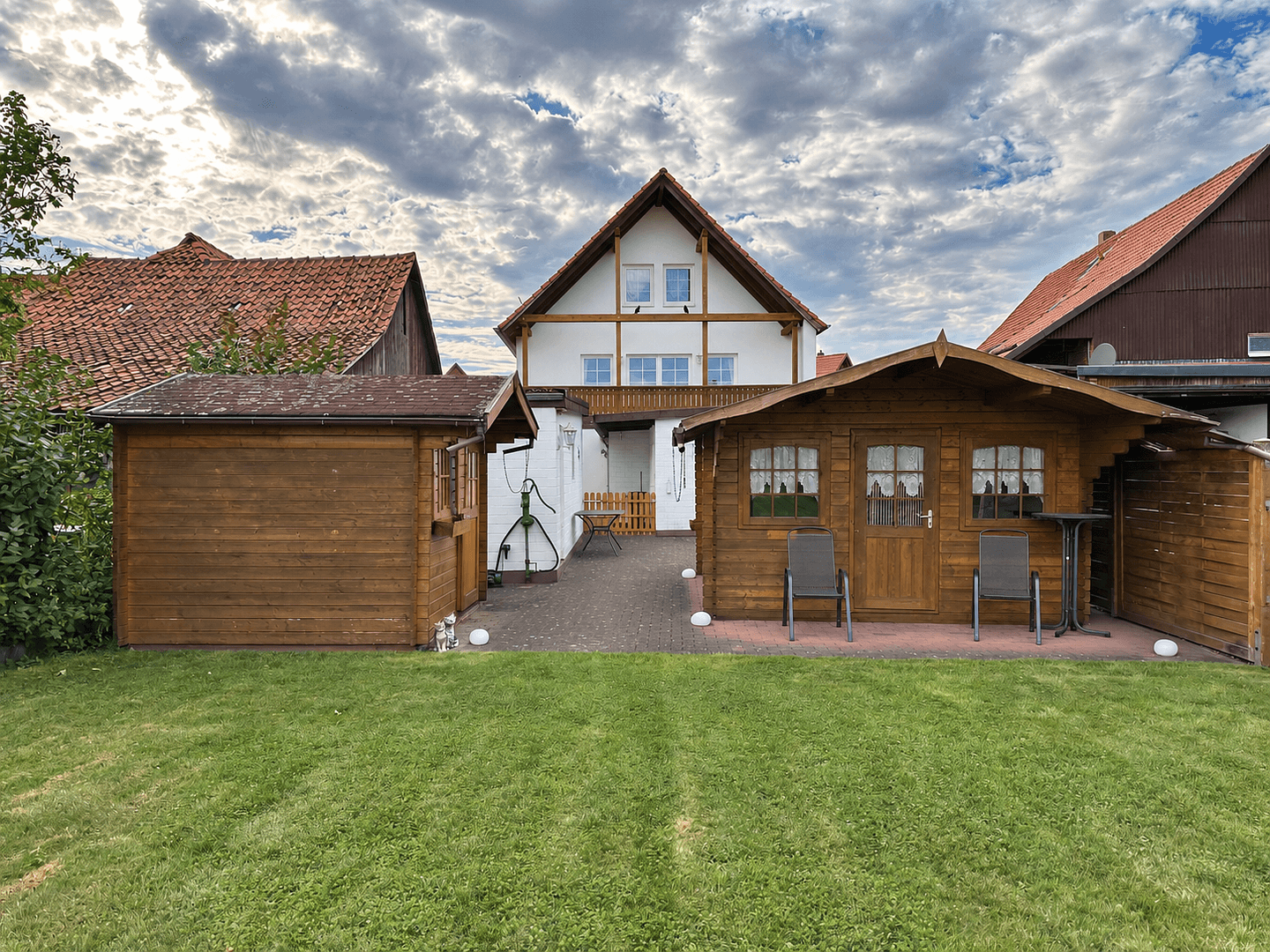 Predaj domu 247 m², pozemok 811 m², Lange Reihe 37, Katlenburg-Lindau, Dolné Sasko Predaj domu 247 m², pozemok 811 m², Lange Reihe 37, Katlenburg-Lindau, Dolné Sasko