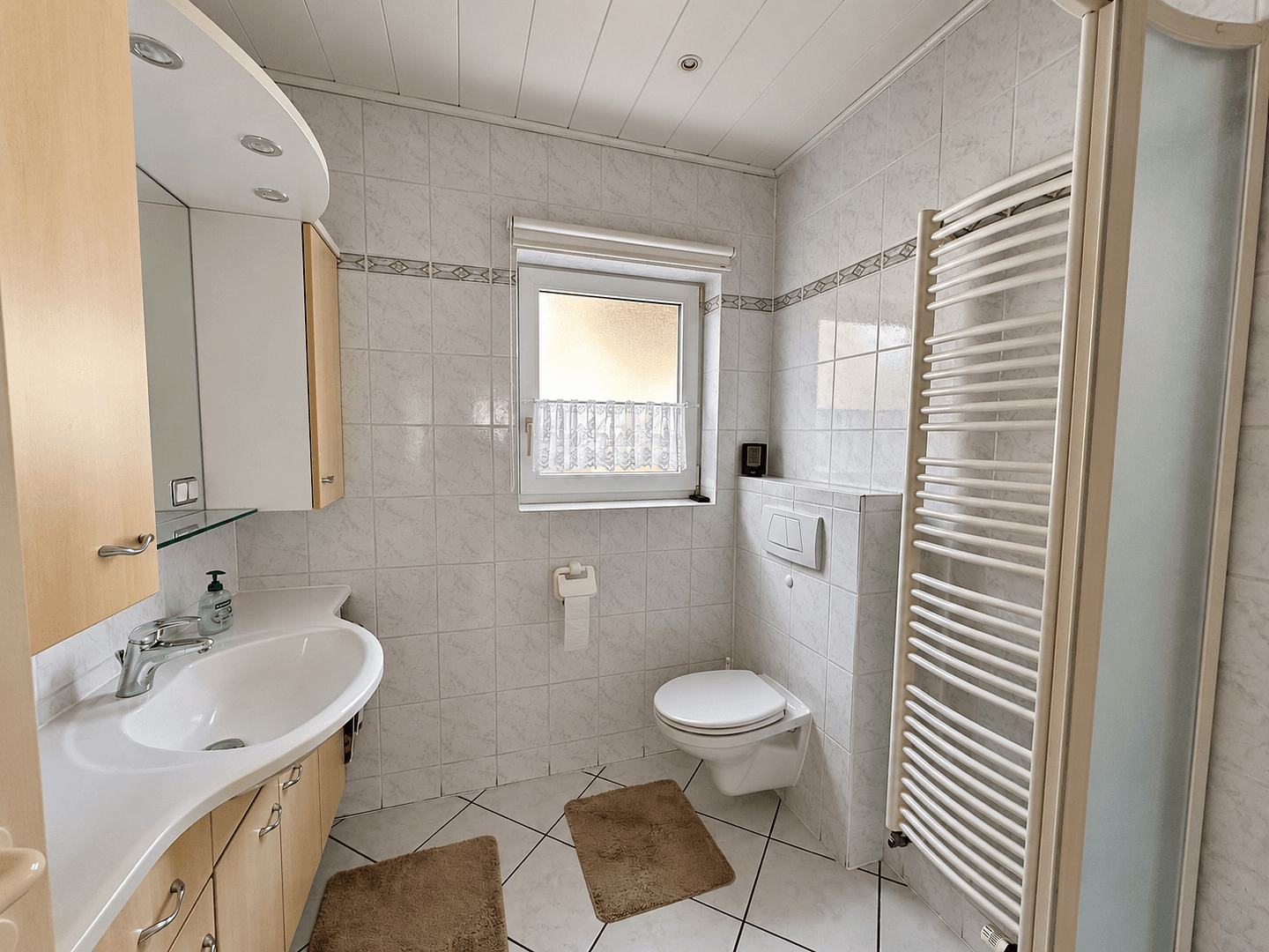Predaj domu 247 m², pozemok 811 m², Lange Reihe 37, Katlenburg-Lindau, Dolné Sasko Predaj domu 247 m², pozemok 811 m², Lange Reihe 37, Katlenburg-Lindau, Dolné Sasko