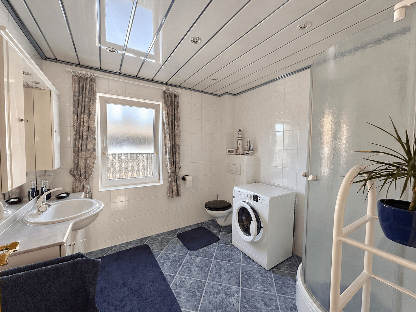 Predaj domu 247 m², pozemok 811 m², Lange Reihe 37, Katlenburg-Lindau, Dolné Sasko Predaj domu 247 m², pozemok 811 m², Lange Reihe 37, Katlenburg-Lindau, Dolné Sasko