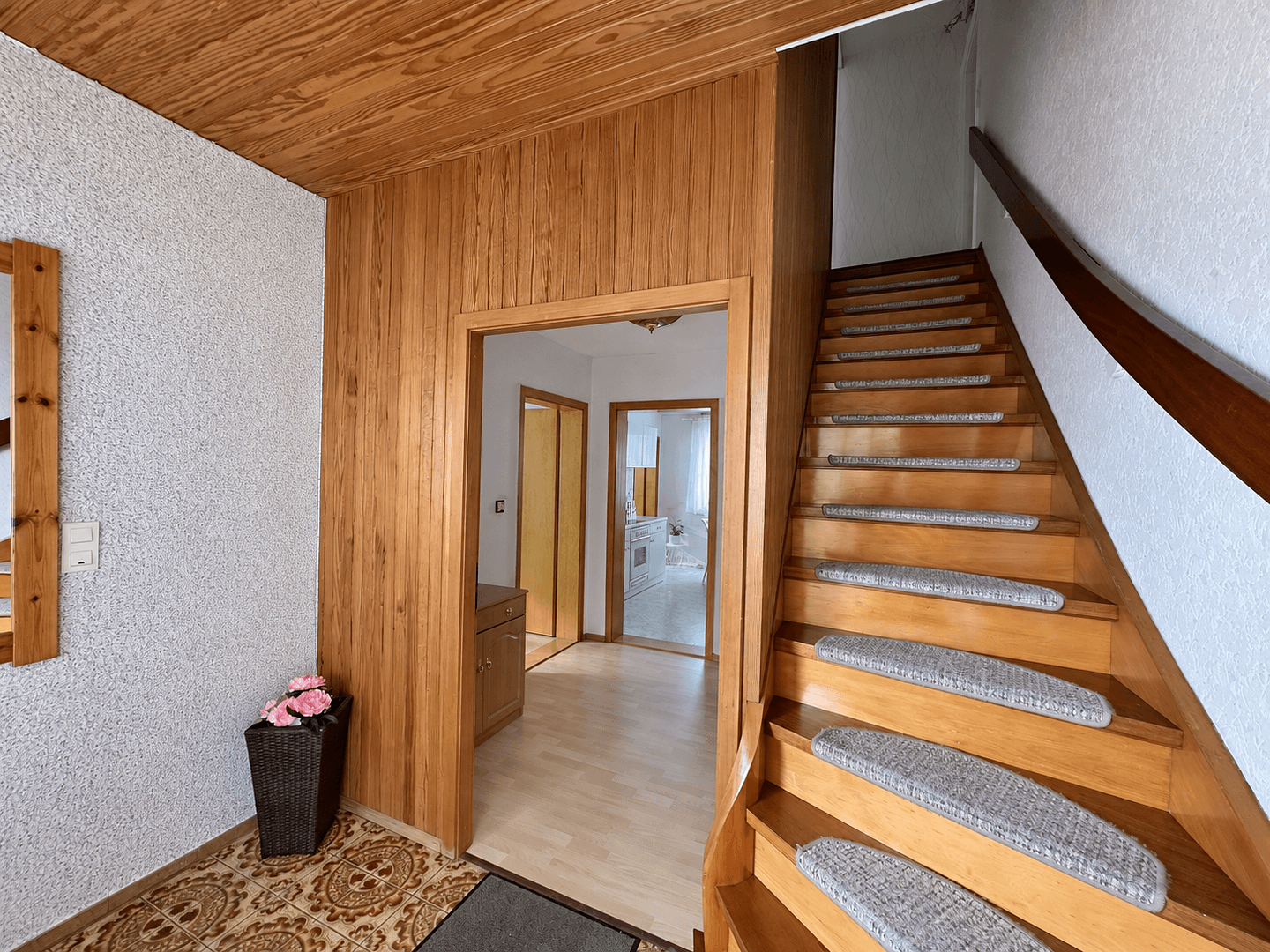 Predaj domu 247 m², pozemok 811 m², Lange Reihe 37, Katlenburg-Lindau, Dolné Sasko Predaj domu 247 m², pozemok 811 m², Lange Reihe 37, Katlenburg-Lindau, Dolné Sasko