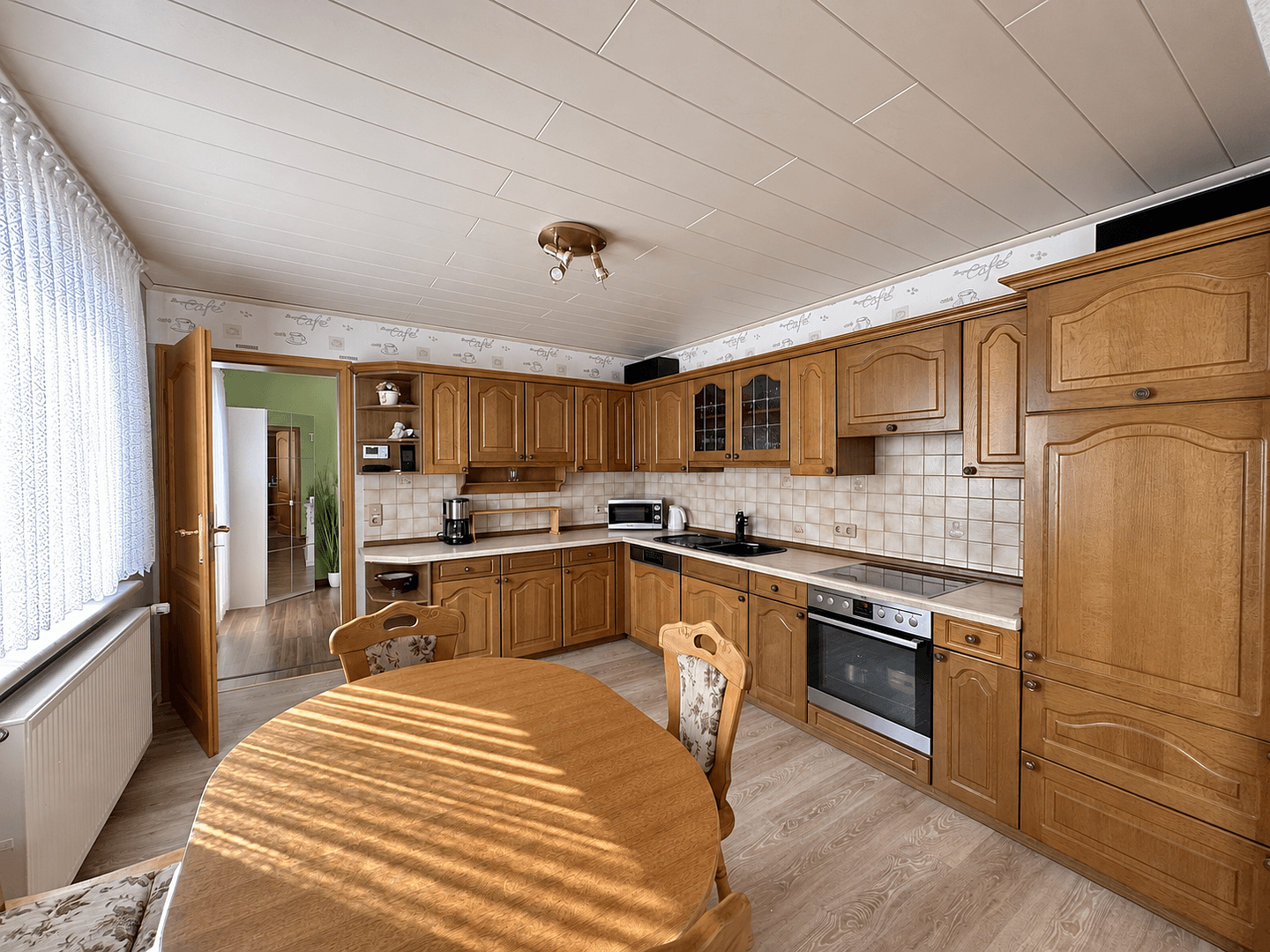 Predaj domu 247 m², pozemok 811 m², Lange Reihe 37, Katlenburg-Lindau, Dolné Sasko Predaj domu 247 m², pozemok 811 m², Lange Reihe 37, Katlenburg-Lindau, Dolné Sasko