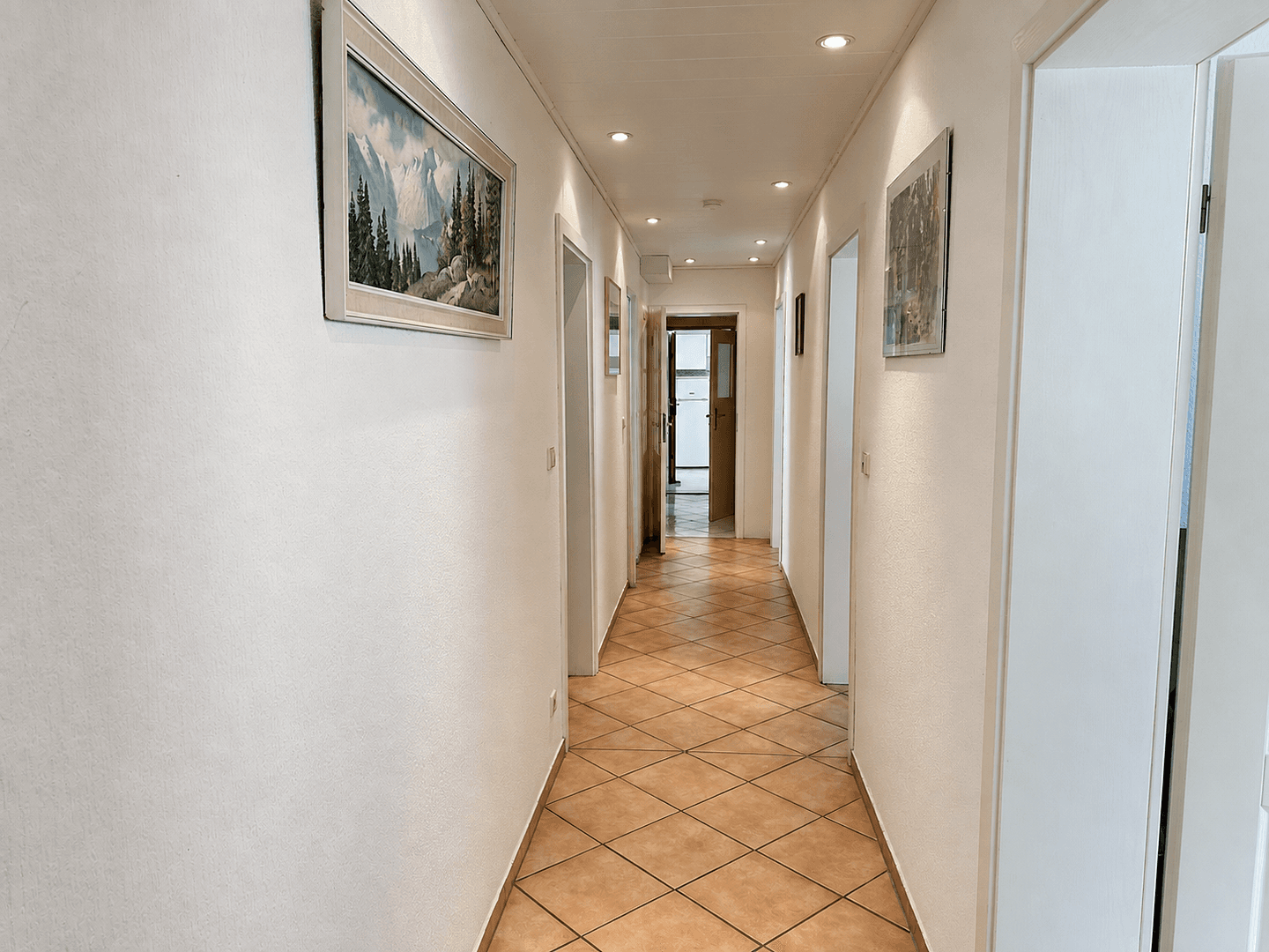 Predaj domu 247 m², pozemok 811 m², Lange Reihe 37, Katlenburg-Lindau, Dolné Sasko Predaj domu 247 m², pozemok 811 m², Lange Reihe 37, Katlenburg-Lindau, Dolné Sasko