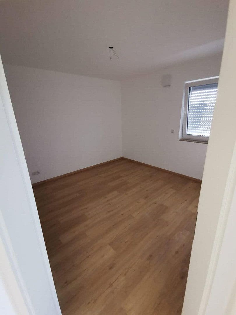 Prenájom bytu 3-izbový 72 m², Ingolstadt, Bavorsko Prenájom bytu 3-izbový 72 m², Ingolstadt, Bavorsko