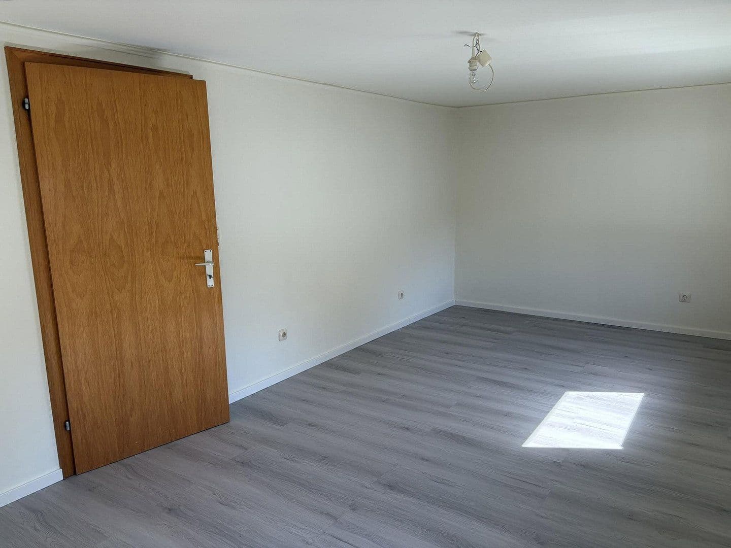 Prenájom bytu 2-izbový 69 m², Wiehl, Severné Porýnie - Westfálsko Prenájom bytu 2-izbový 69 m², Wiehl, Severné Porýnie - Westfálsko