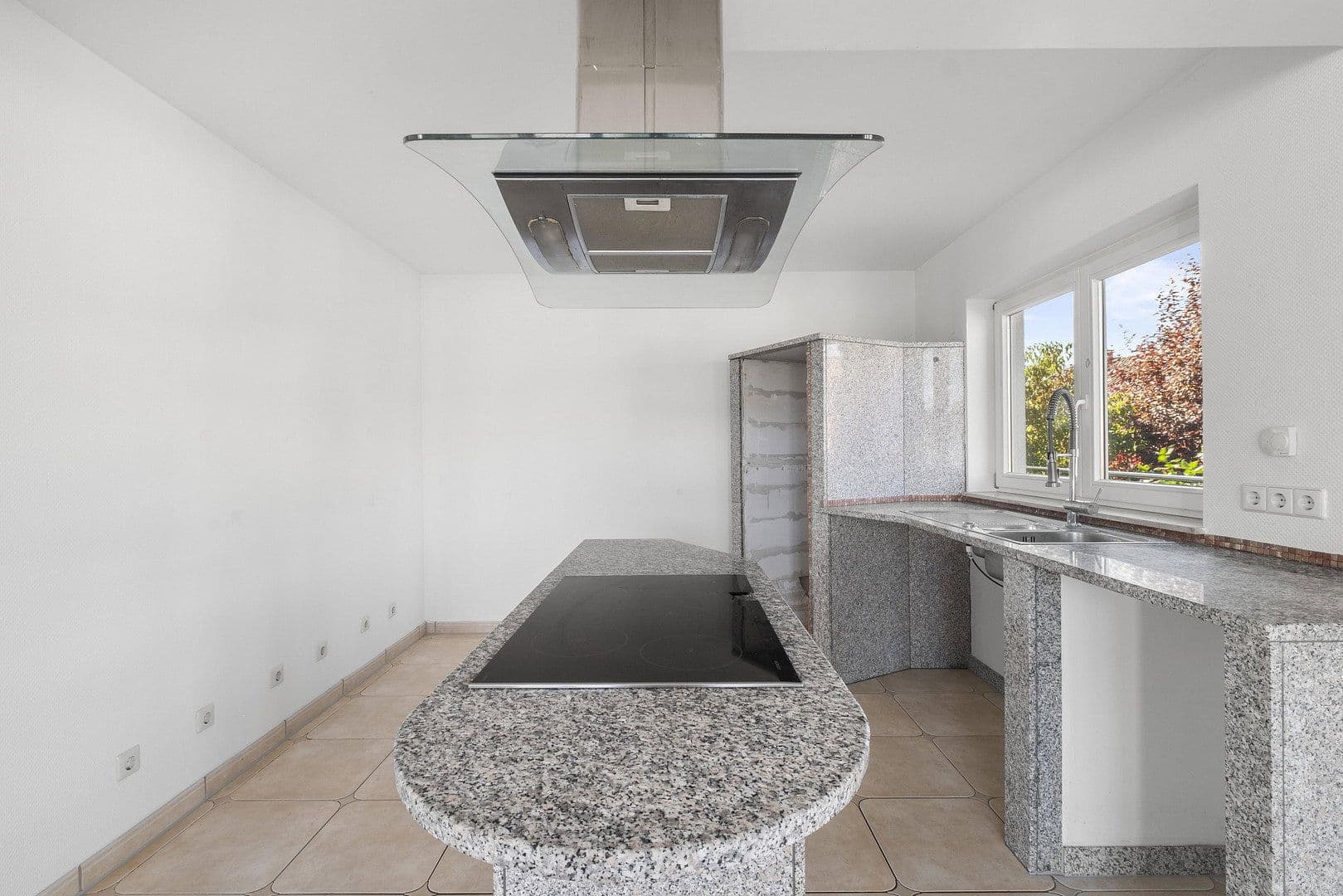 Predaj domu 240 m², pozemok 397 m², Sinsheim, Bádensko-Wurttembersko Predaj domu 240 m², pozemok 397 m², Sinsheim, Bádensko-Wurttembersko