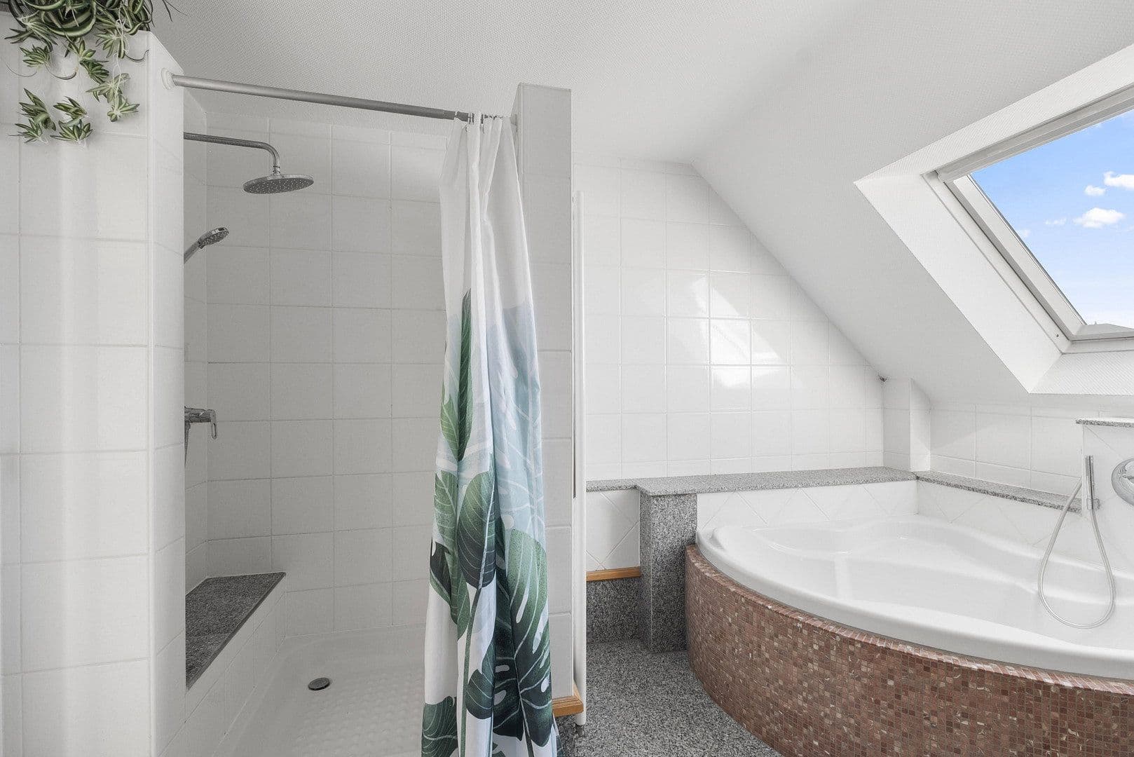 Predaj domu 240 m², pozemok 397 m², Sinsheim, Bádensko-Wurttembersko Predaj domu 240 m², pozemok 397 m², Sinsheim, Bádensko-Wurttembersko