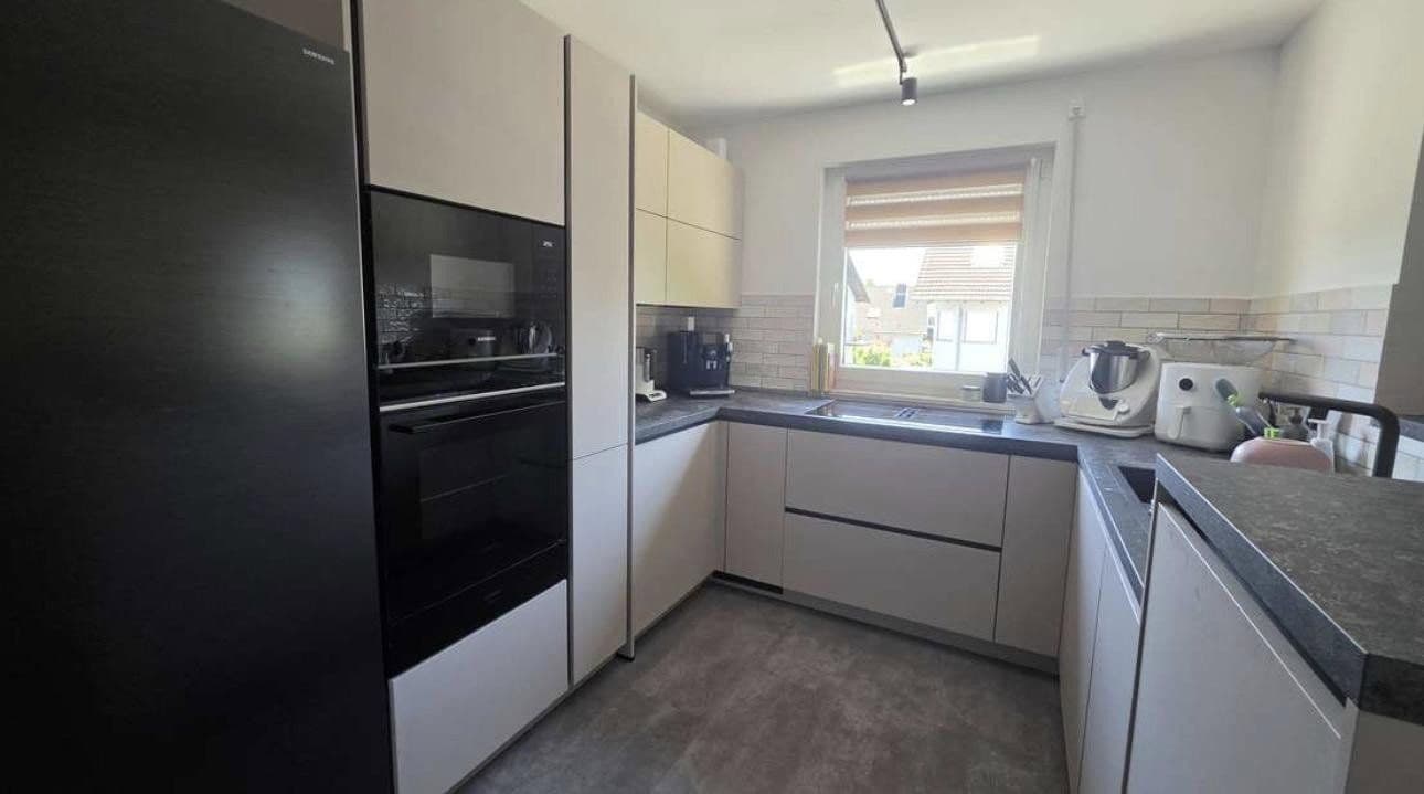 Prenájom bytu 7-izbový 152 m², Frankfurt, Hesensko Prenájom bytu 7-izbový 152 m², Frankfurt, Hesensko