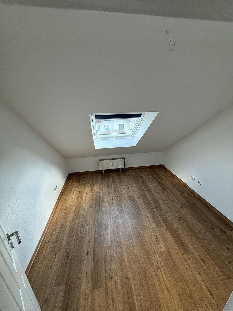 Prenájom bytu 7-izbový 152 m², Frankfurt, Hesensko Prenájom bytu 7-izbový 152 m², Frankfurt, Hesensko