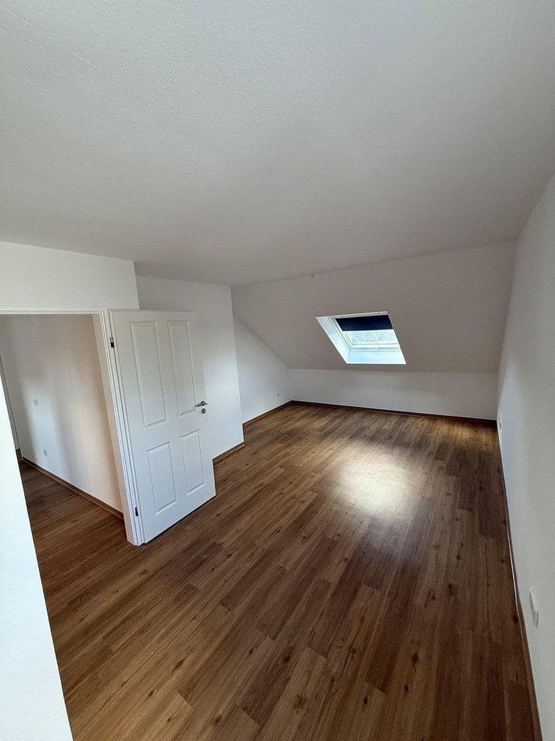 Prenájom bytu 7-izbový 152 m², Frankfurt, Hesensko Prenájom bytu 7-izbový 152 m², Frankfurt, Hesensko