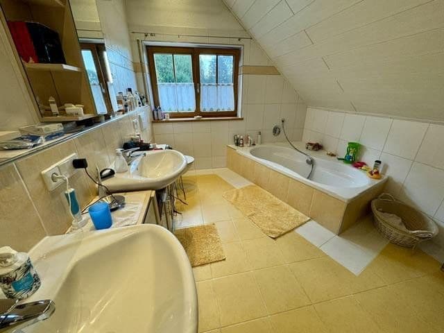 Predaj domu 184 m², pozemok 1.076 m², Ostrach, Bádensko-Wurttembersko Predaj domu 184 m², pozemok 1.076 m², Ostrach, Bádensko-Wurttembersko