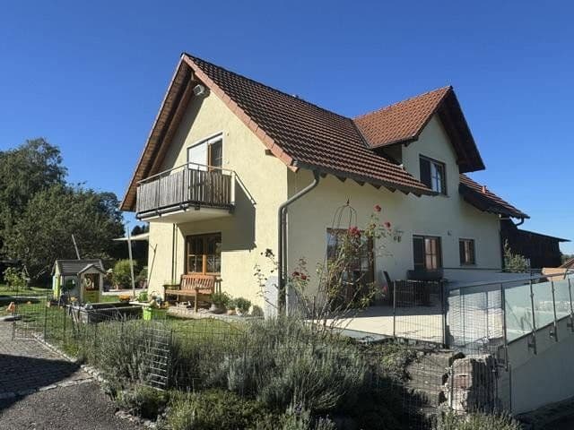 Predaj domu 184 m², pozemok 1.076 m², Ostrach, Bádensko-Wurttembersko Predaj domu 184 m², pozemok 1.076 m², Ostrach, Bádensko-Wurttembersko