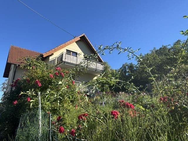 Predaj domu 184 m², pozemok 1.076 m², Ostrach, Bádensko-Wurttembersko Predaj domu 184 m², pozemok 1.076 m², Ostrach, Bádensko-Wurttembersko