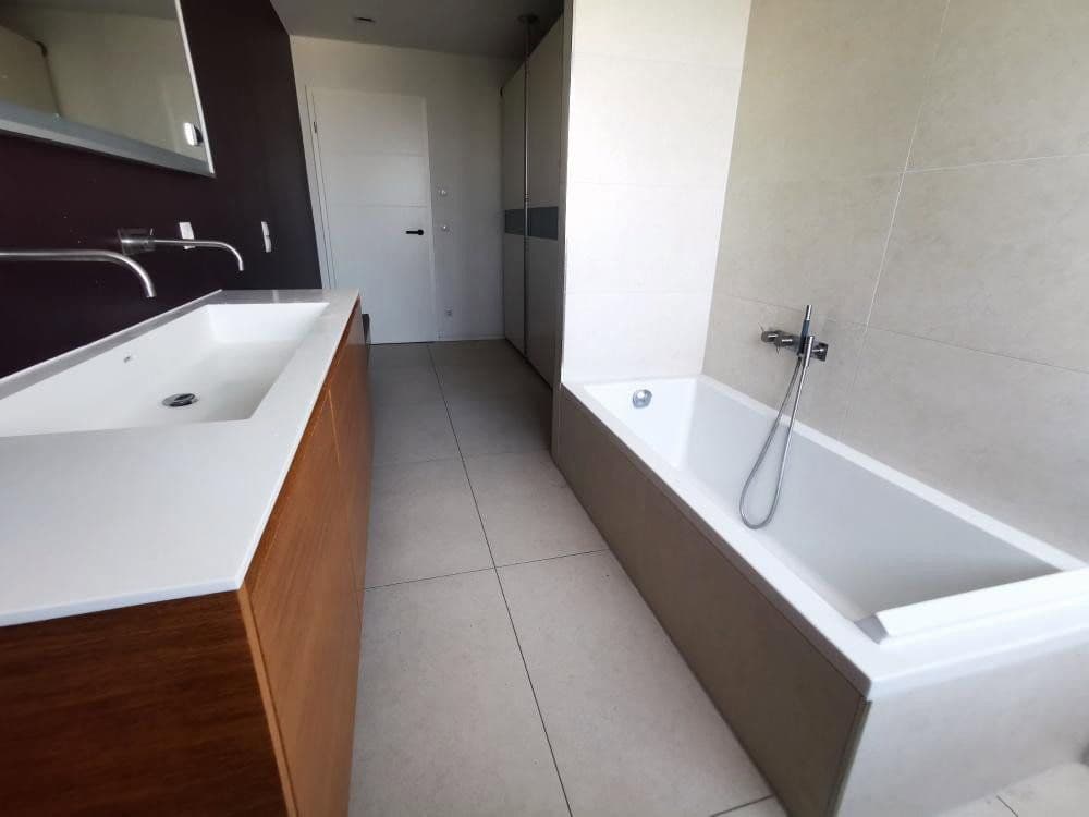Predaj domu 260 m², pozemok 980 m², Hanhofen, Porýnie-Falcko Predaj domu 260 m², pozemok 980 m², Hanhofen, Porýnie-Falcko