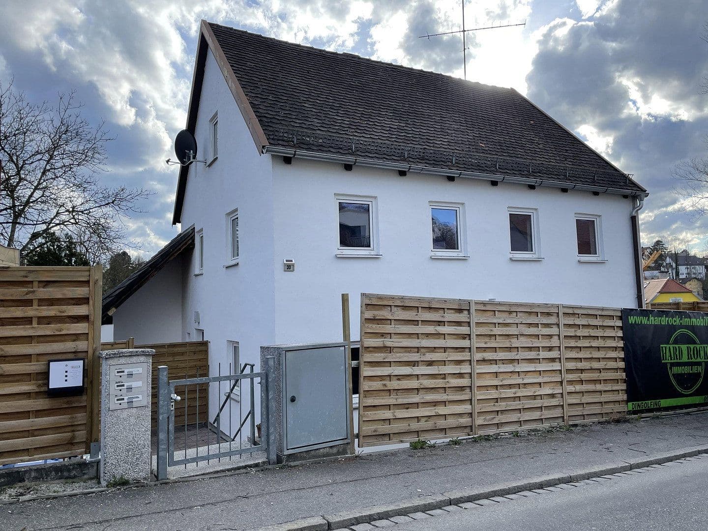 Predaj domu 400 m², pozemok 750 m², Neue Bergstraße 30, Landshut, Bavorsko Predaj domu 400 m², pozemok 750 m², Neue Bergstraße 30, Landshut, Bavorsko