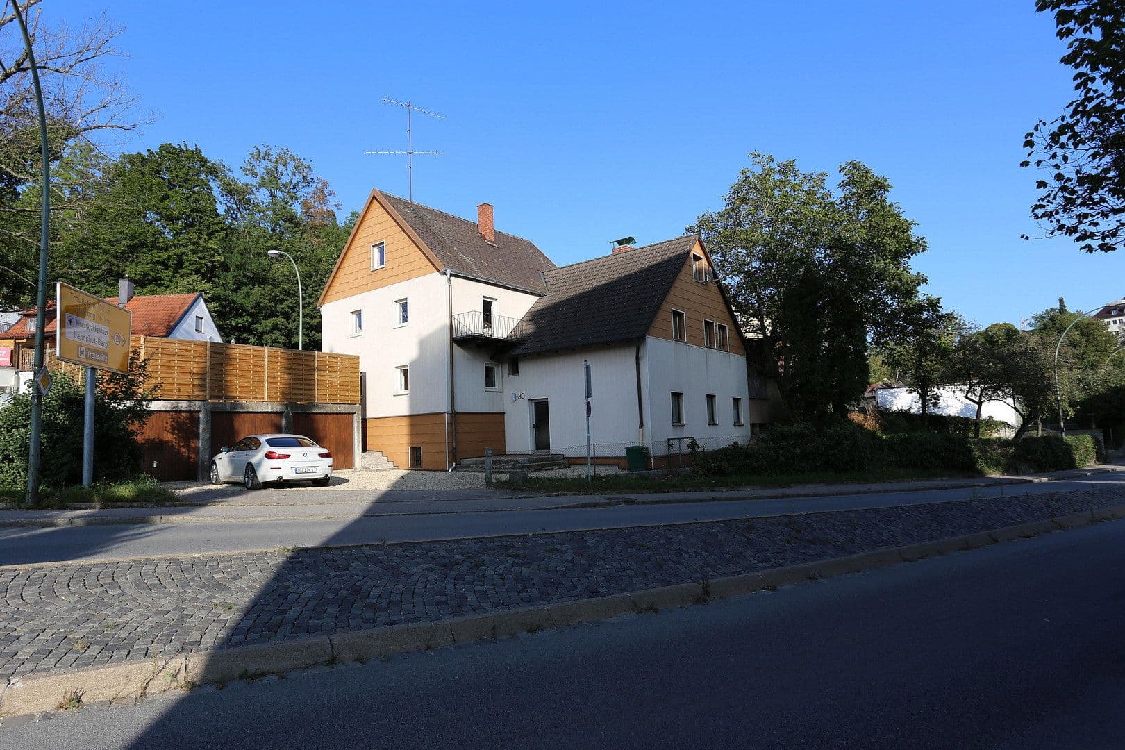 Predaj domu 400 m², pozemok 750 m², Neue Bergstraße 30, Landshut, Bavorsko Predaj domu 400 m², pozemok 750 m², Neue Bergstraße 30, Landshut, Bavorsko