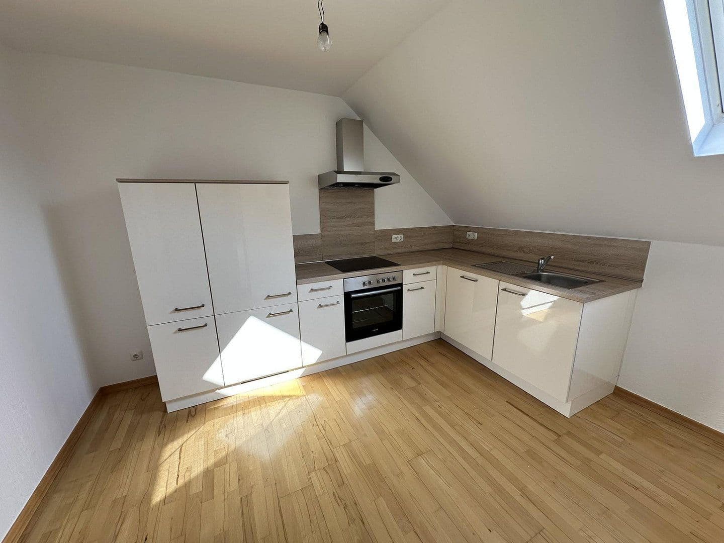 Prenájom bytu 2-izbový 74 m², Schweich, Porýnie-Falcko Prenájom bytu 2-izbový 74 m², Schweich, Porýnie-Falcko
