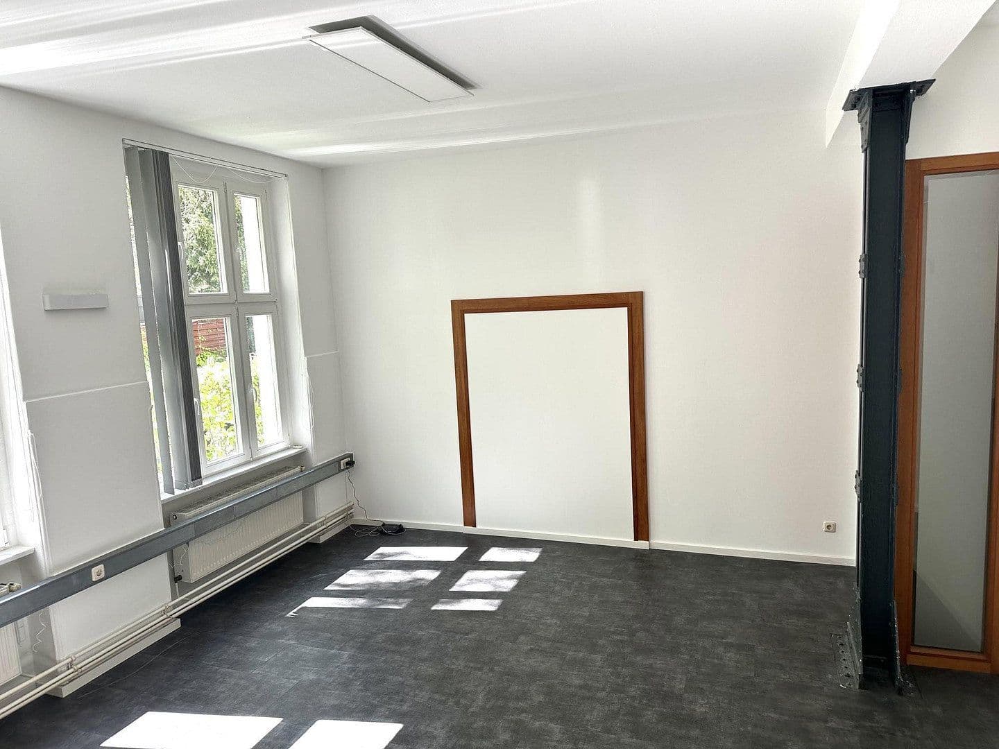 Prenájom kancelárie 33 m², Giesensdorfer Str. 29, Berlin, Berlín Prenájom kancelárie 33 m², Giesensdorfer Str. 29, Berlin, Berlín