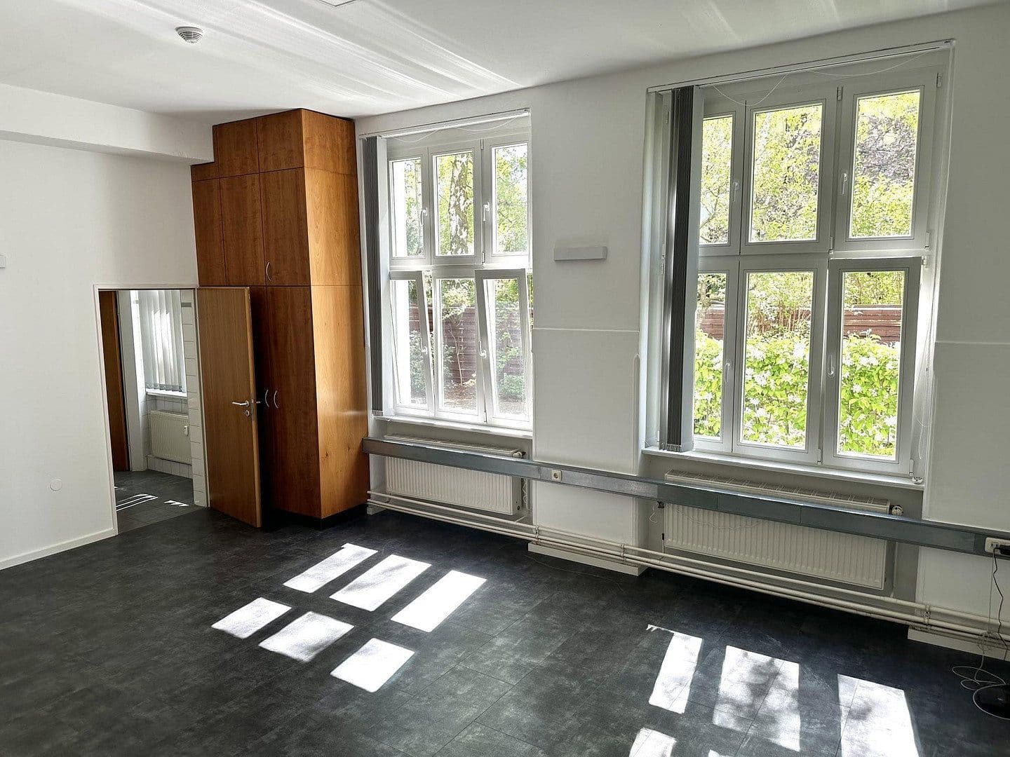 Prenájom kancelárie 33 m², Giesensdorfer Str. 29, Berlin, Berlín Prenájom kancelárie 33 m², Giesensdorfer Str. 29, Berlin, Berlín