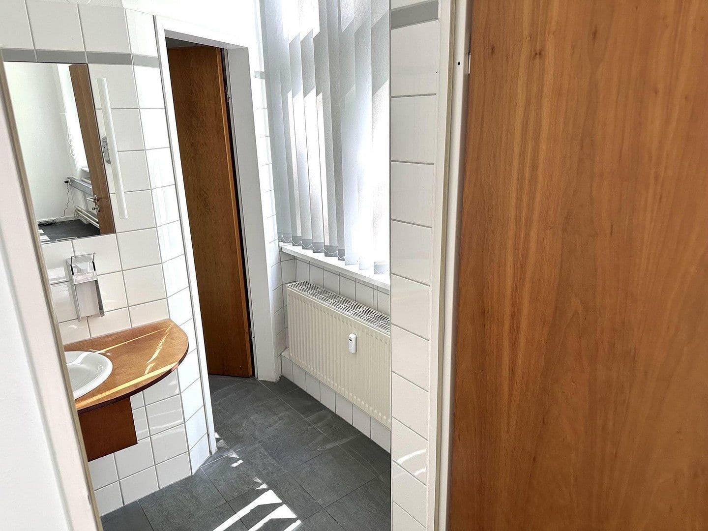 Prenájom kancelárie 33 m², Giesensdorfer Str. 29, Berlin, Berlín Prenájom kancelárie 33 m², Giesensdorfer Str. 29, Berlin, Berlín