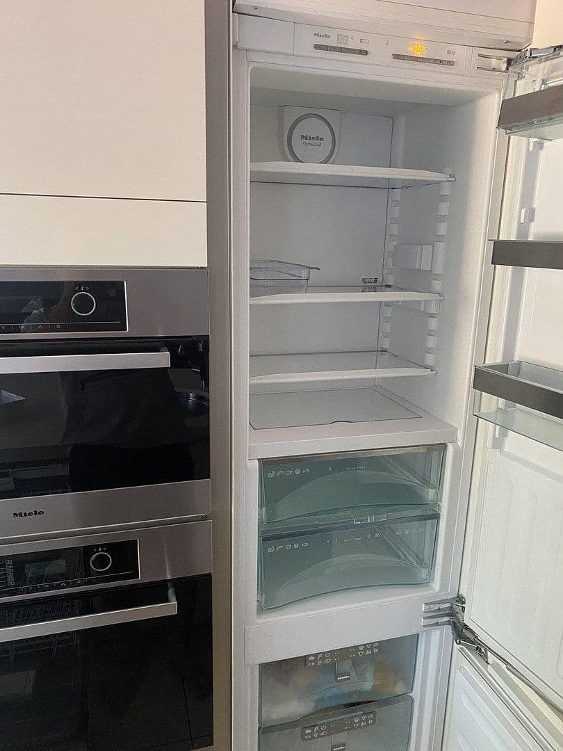 Prenájom bytu 3-izbový 80 m², Aßmannshauser Str. 3, Berlin, Berlín Prenájom bytu 3-izbový 80 m², Aßmannshauser Str. 3, Berlin, Berlín