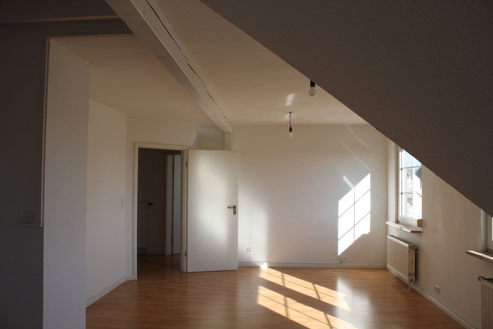Prenájom bytu 2-izbový 90 m², Neu-Isenburg, Hesensko Prenájom bytu 2-izbový 90 m², Neu-Isenburg, Hesensko