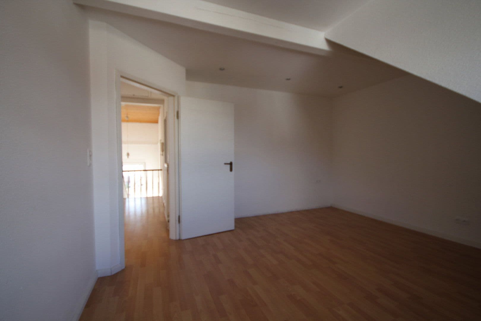 Prenájom bytu 2-izbový 90 m², Neu-Isenburg, Hesensko Prenájom bytu 2-izbový 90 m², Neu-Isenburg, Hesensko