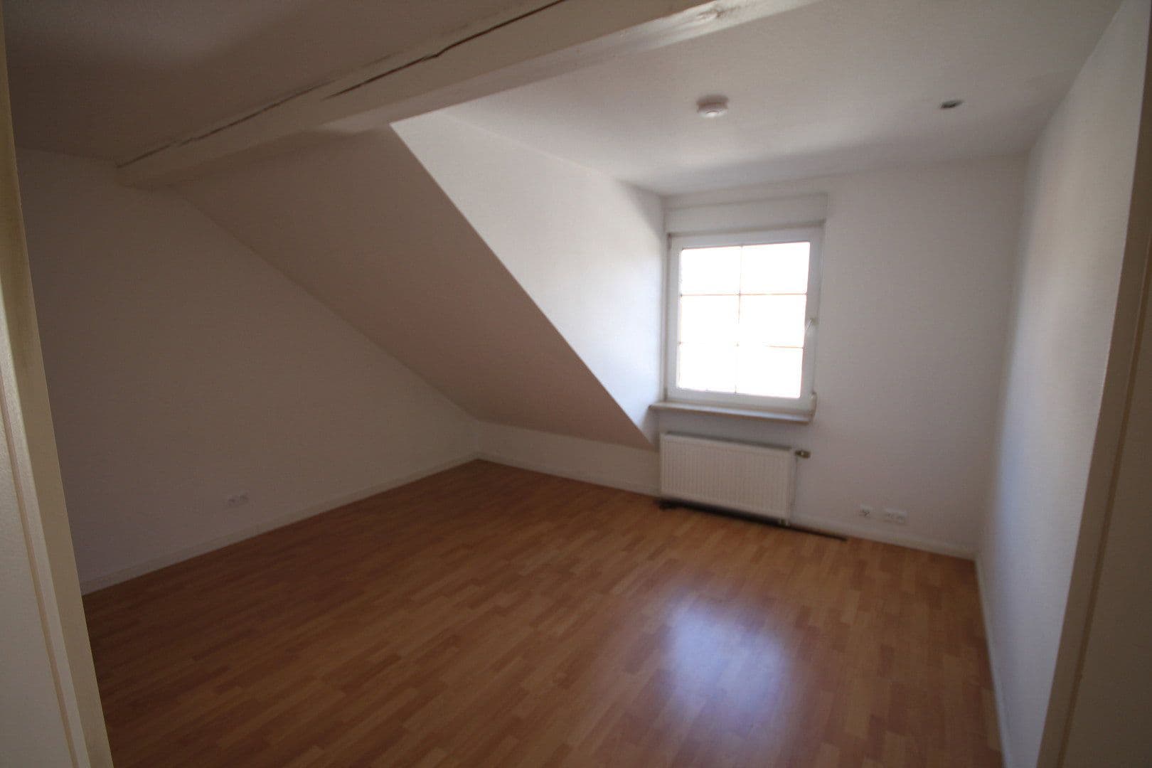 Prenájom bytu 2-izbový 90 m², Neu-Isenburg, Hesensko Prenájom bytu 2-izbový 90 m², Neu-Isenburg, Hesensko