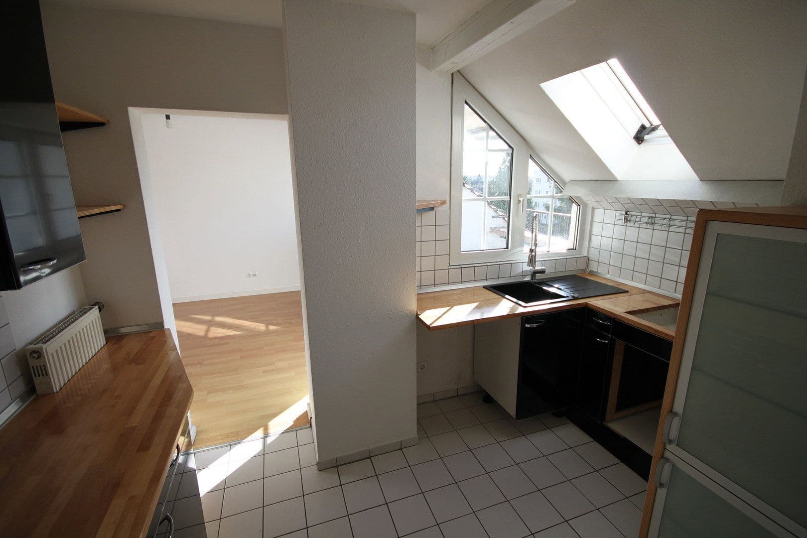 Prenájom bytu 2-izbový 90 m², Neu-Isenburg, Hesensko Prenájom bytu 2-izbový 90 m², Neu-Isenburg, Hesensko