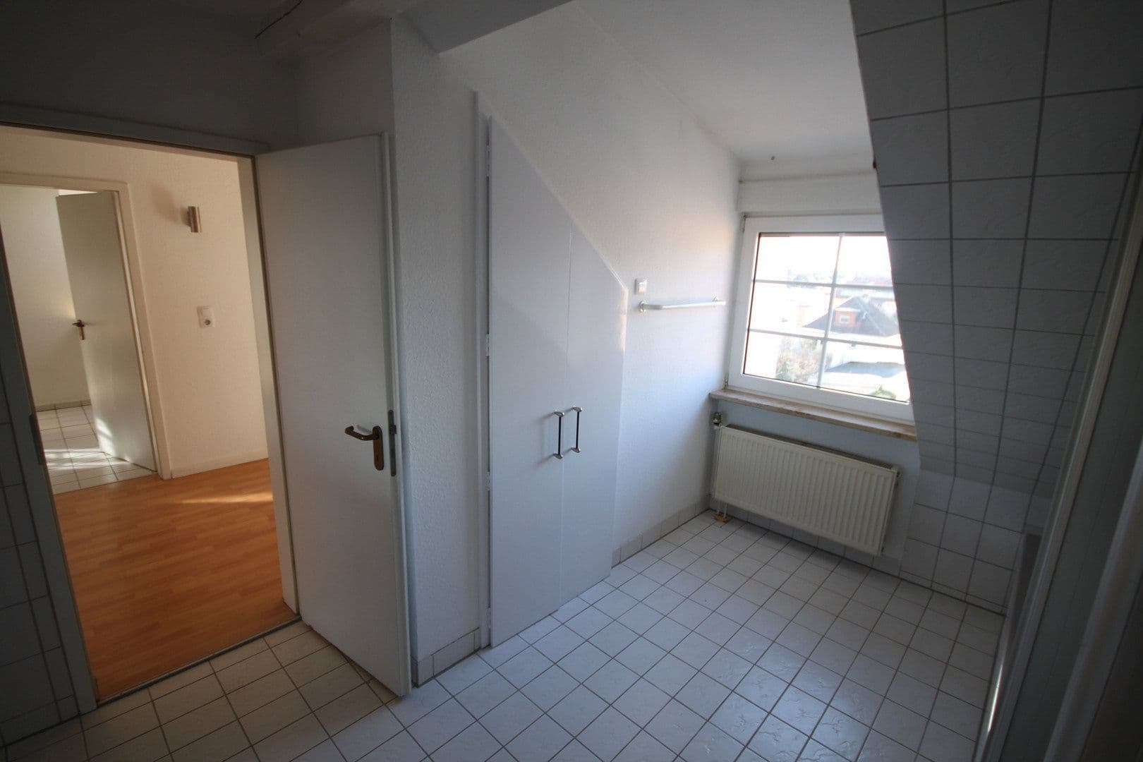 Prenájom bytu 2-izbový 90 m², Neu-Isenburg, Hesensko Prenájom bytu 2-izbový 90 m², Neu-Isenburg, Hesensko