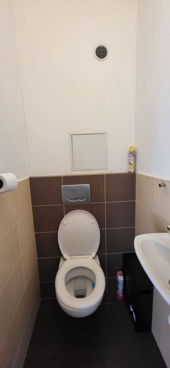 Prenájom bytu 4-izbový 87 m², Zikova, Olomouc, Olomoucký kraj Prenájom bytu 4-izbový 87 m², Zikova, Olomouc, Olomoucký kraj