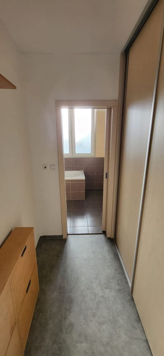 Prenájom bytu 4-izbový 87 m², Zikova, Olomouc, Olomoucký kraj Prenájom bytu 4-izbový 87 m², Zikova, Olomouc, Olomoucký kraj