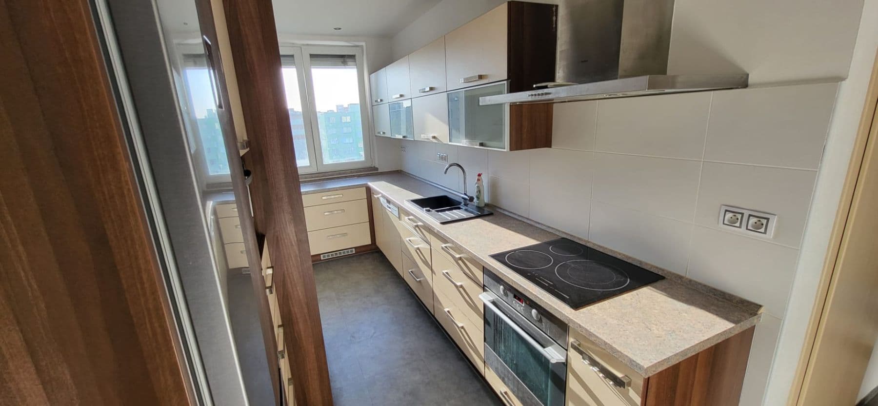 Prenájom bytu 4-izbový 87 m², Zikova, Olomouc, Olomoucký kraj Prenájom bytu 4-izbový 87 m², Zikova, Olomouc, Olomoucký kraj