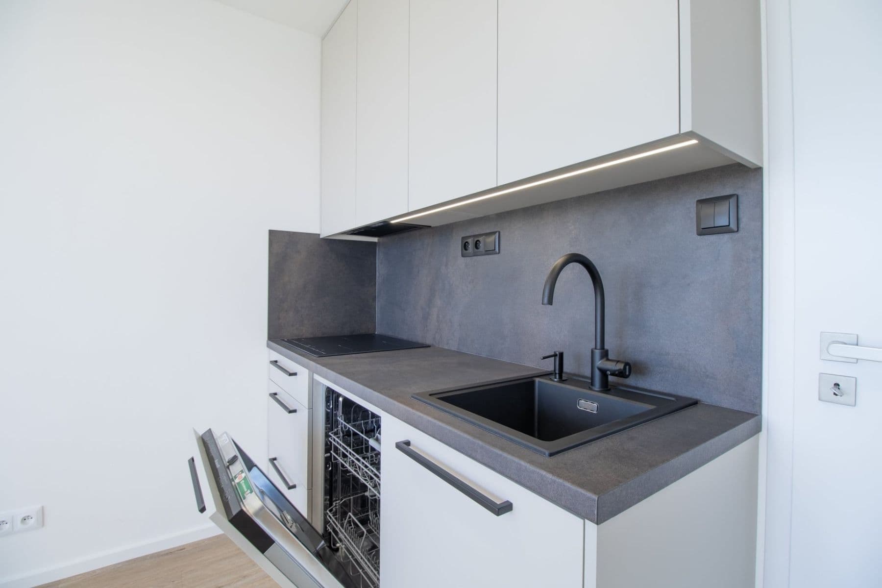 Prenájom bytu 1-izbový 28 m², Nad lesním divadlem, Praha, Praha Prenájom bytu 1-izbový 28 m², Nad lesním divadlem, Praha, Praha