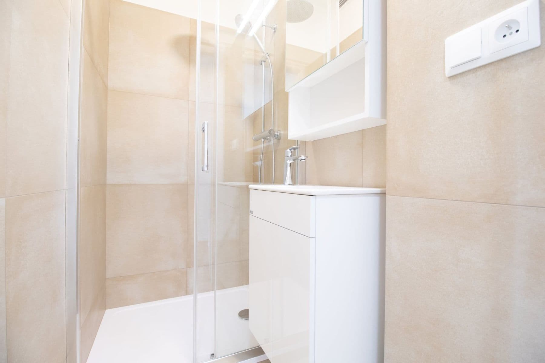 Prenájom bytu 1-izbový 28 m², Nad lesním divadlem, Praha, Praha Prenájom bytu 1-izbový 28 m², Nad lesním divadlem, Praha, Praha