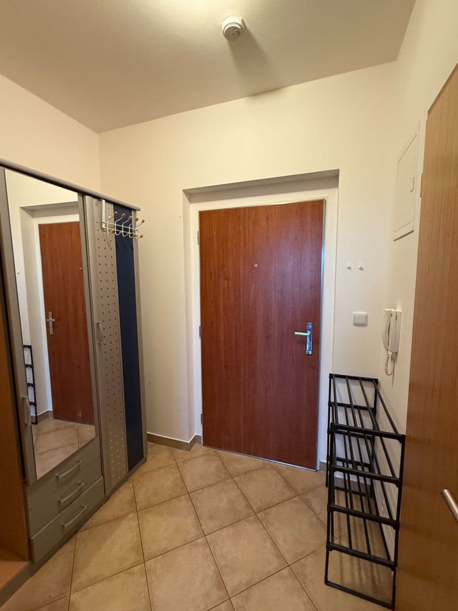 Prenájom bytu 1-izbový 33 m², Miroslava Hajna, Praha, Praha Prenájom bytu 1-izbový 33 m², Miroslava Hajna, Praha, Praha