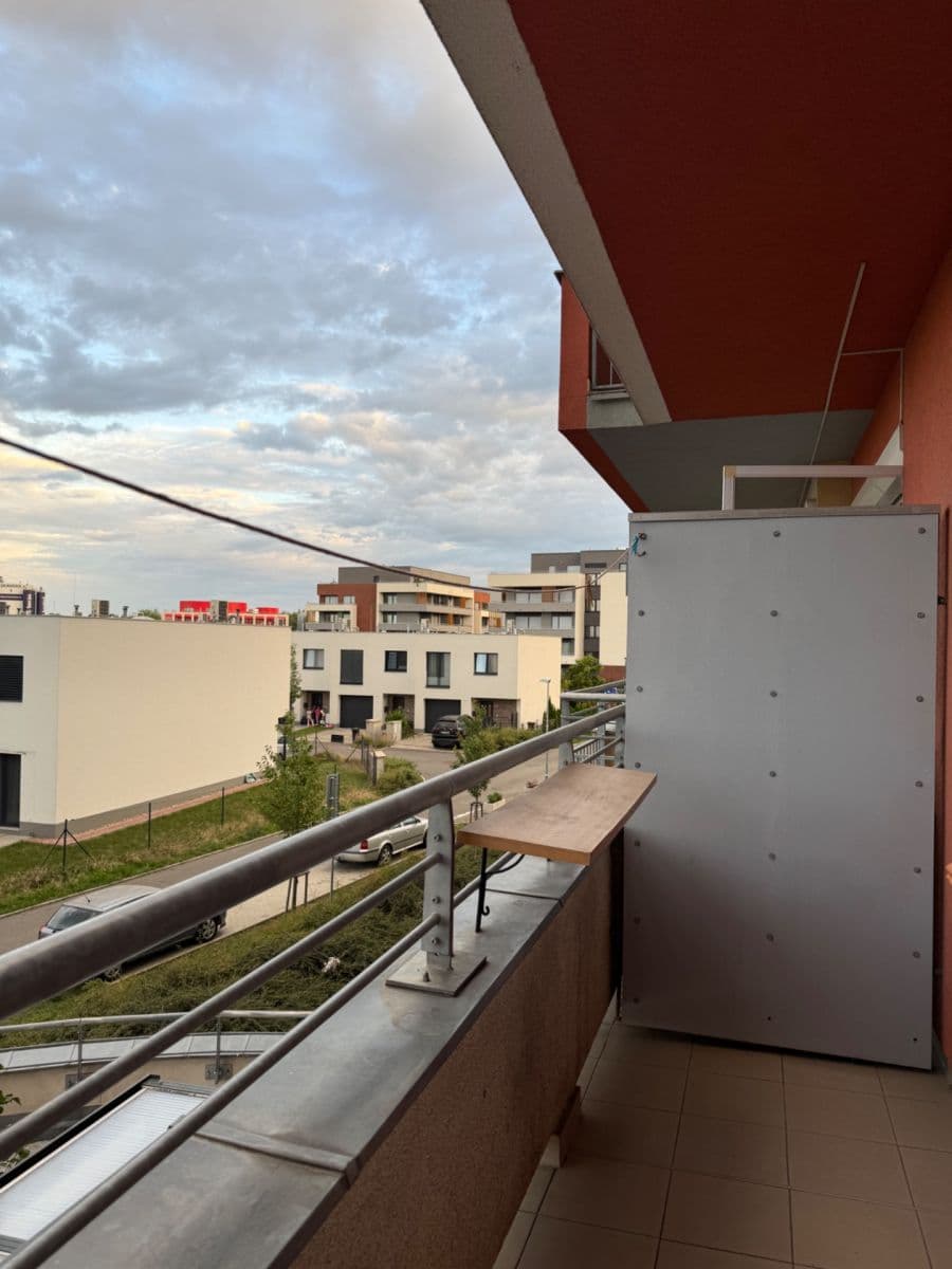 Prenájom bytu 1-izbový 33 m², Miroslava Hajna, Praha, Praha Prenájom bytu 1-izbový 33 m², Miroslava Hajna, Praha, Praha
