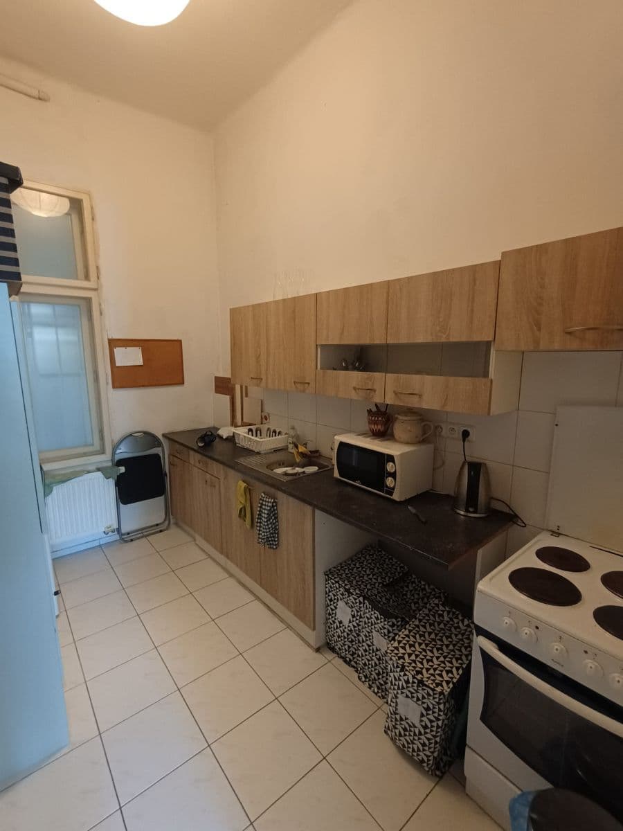 Prenájom bytu 2-izbový 40 m², 28. pluku, Praha, Praha Prenájom bytu 2-izbový 40 m², 28. pluku, Praha, Praha