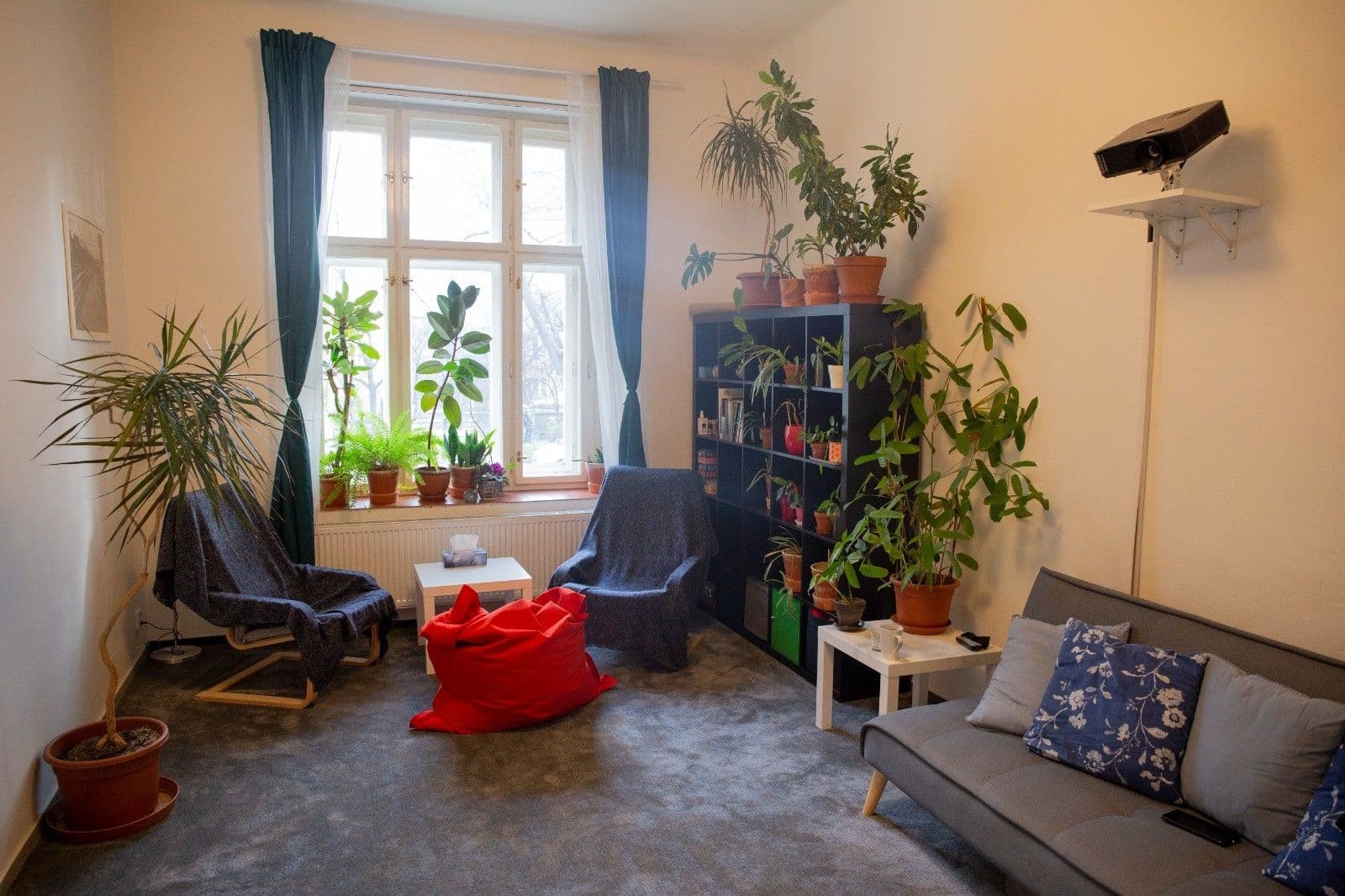 Prenájom bytu 2-izbový 40 m², 28. pluku, Praha, Praha Prenájom bytu 2-izbový 40 m², 28. pluku, Praha, Praha