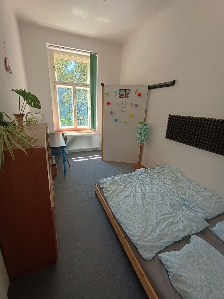 Prenájom bytu 2-izbový 40 m², 28. pluku, Praha, Praha Prenájom bytu 2-izbový 40 m², 28. pluku, Praha, Praha