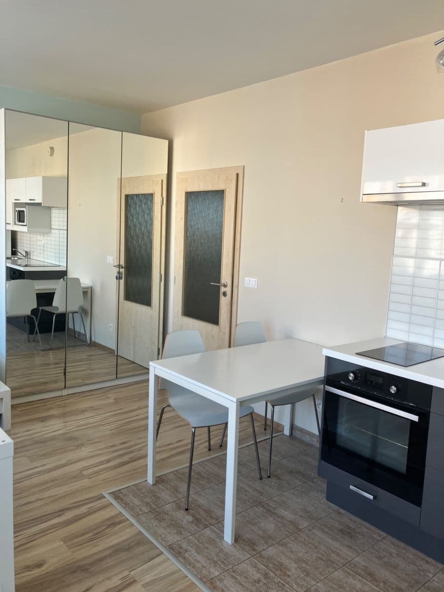 Prenájom bytu 1-izbový 31 m², Sicherova, Praha, Praha Prenájom bytu 1-izbový 31 m², Sicherova, Praha, Praha