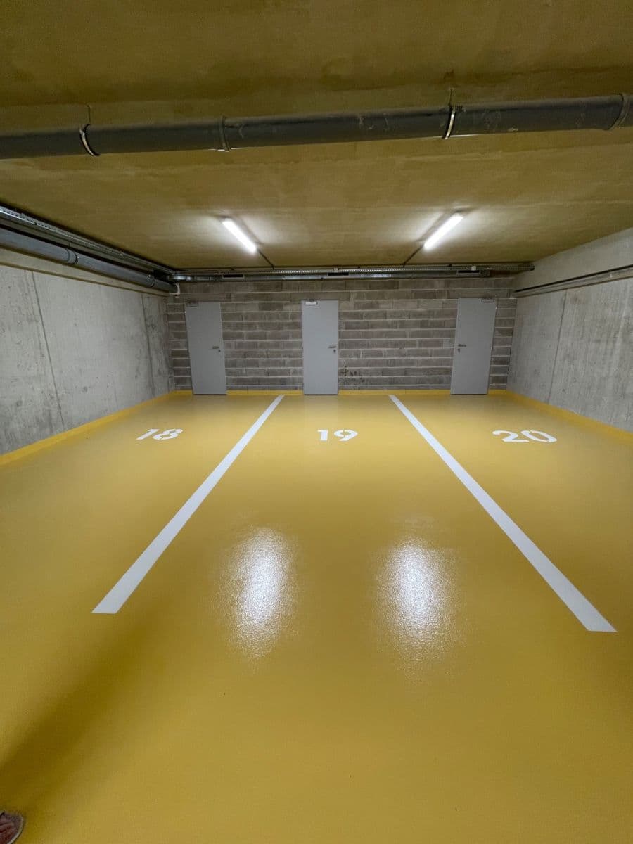 Prenájom garáže 18 m², Nad Stráněmi, Zlín, Zlínský kraj Prenájom garáže 18 m², Nad Stráněmi, Zlín, Zlínský kraj