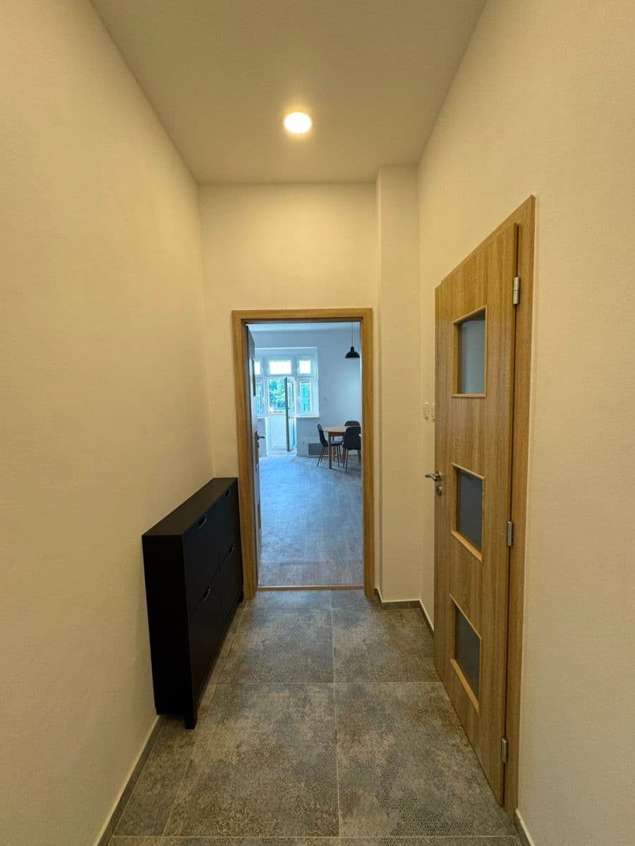 Prenájom bytu 1-izbový 34 m², Nad Primaskou, Praha, Praha Prenájom bytu 1-izbový 34 m², Nad Primaskou, Praha, Praha