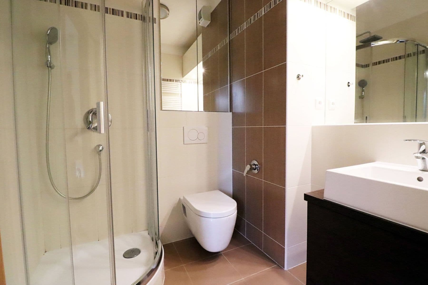 Prenájom bytu 4-izbový 97 m², Werichova, Praha, Praha Prenájom bytu 4-izbový 97 m², Werichova, Praha, Praha