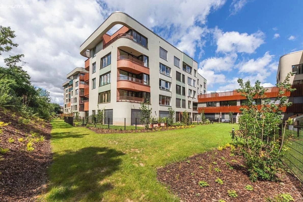 Prenájom bytu 2-izbový 39 m², U Komína, Praha, Praha Prenájom bytu 2-izbový 39 m², U Komína, Praha, Praha