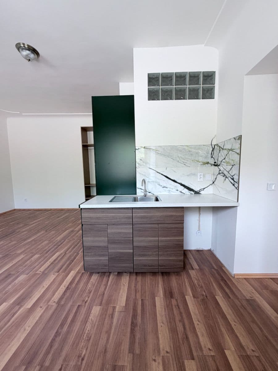 Prenájom bytu 1-izbový 28 m², Tyršova, Škvorec, Středočeský kraj Prenájom bytu 1-izbový 28 m², Tyršova, Škvorec, Středočeský kraj