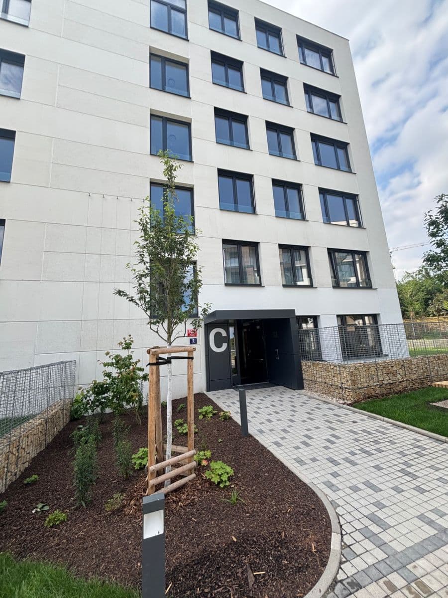 Prenájom bytu 3-izbový 72 m², Kárníkova, Praha, Praha Prenájom bytu 3-izbový 72 m², Kárníkova, Praha, Praha