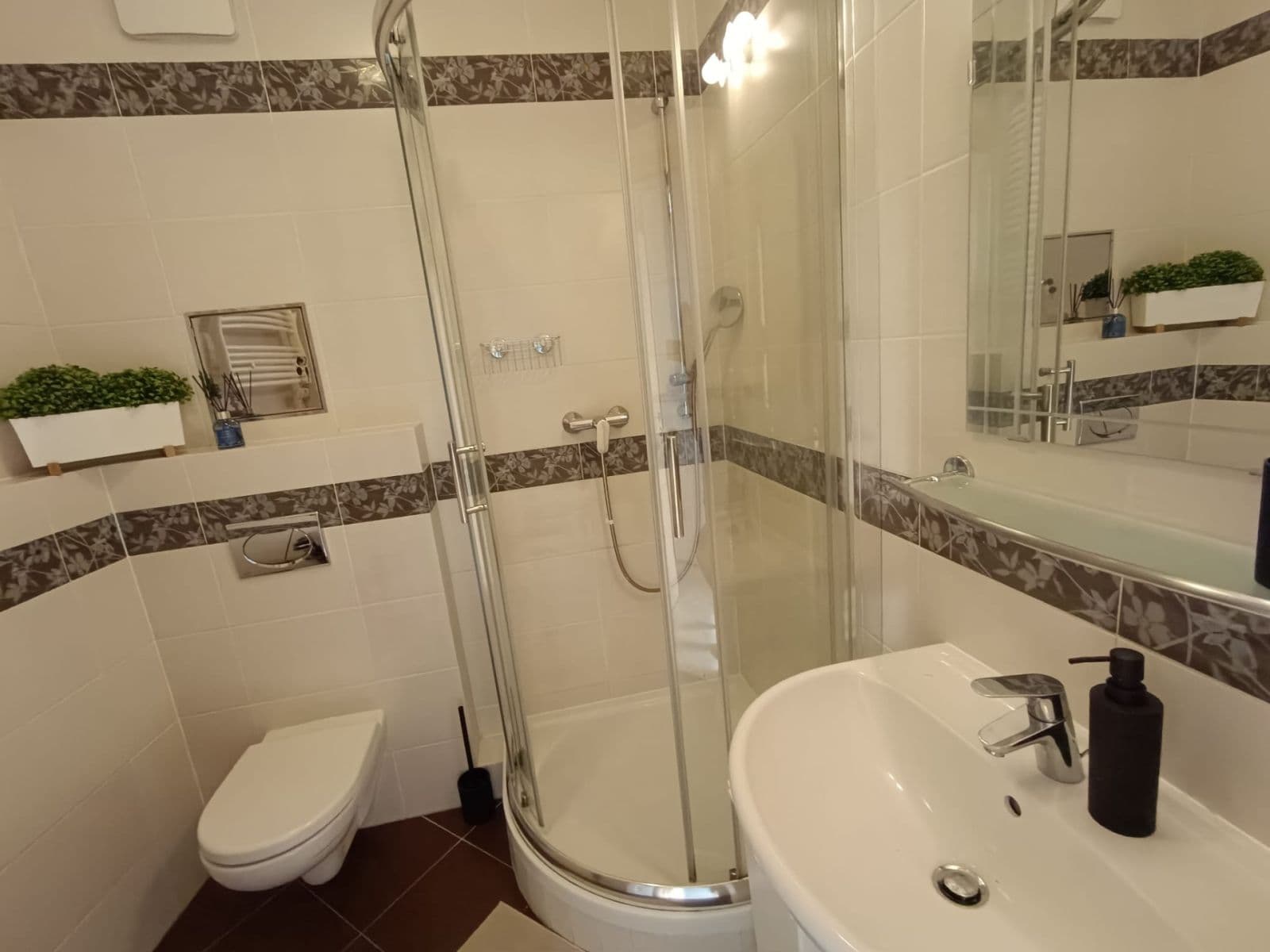 Prenájom bytu 1-izbový 45 m², Nademlejnská, Praha, Praha Prenájom bytu 1-izbový 45 m², Nademlejnská, Praha, Praha
