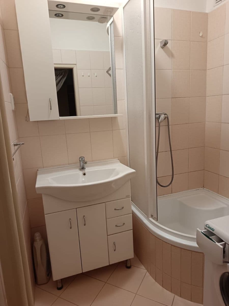 Prenájom bytu 1-izbový 28 m², Jeremenkova, Praha, Praha Prenájom bytu 1-izbový 28 m², Jeremenkova, Praha, Praha