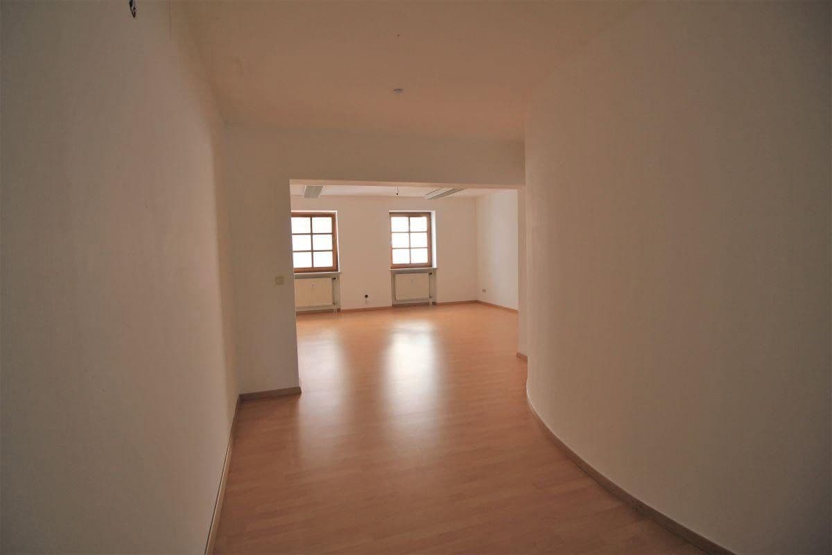 Predaj kancelárie 87 m², Max-Josefs-Platz 12a, Rosenheim, Bavorsko Predaj kancelárie 87 m², Max-Josefs-Platz 12a, Rosenheim, Bavorsko