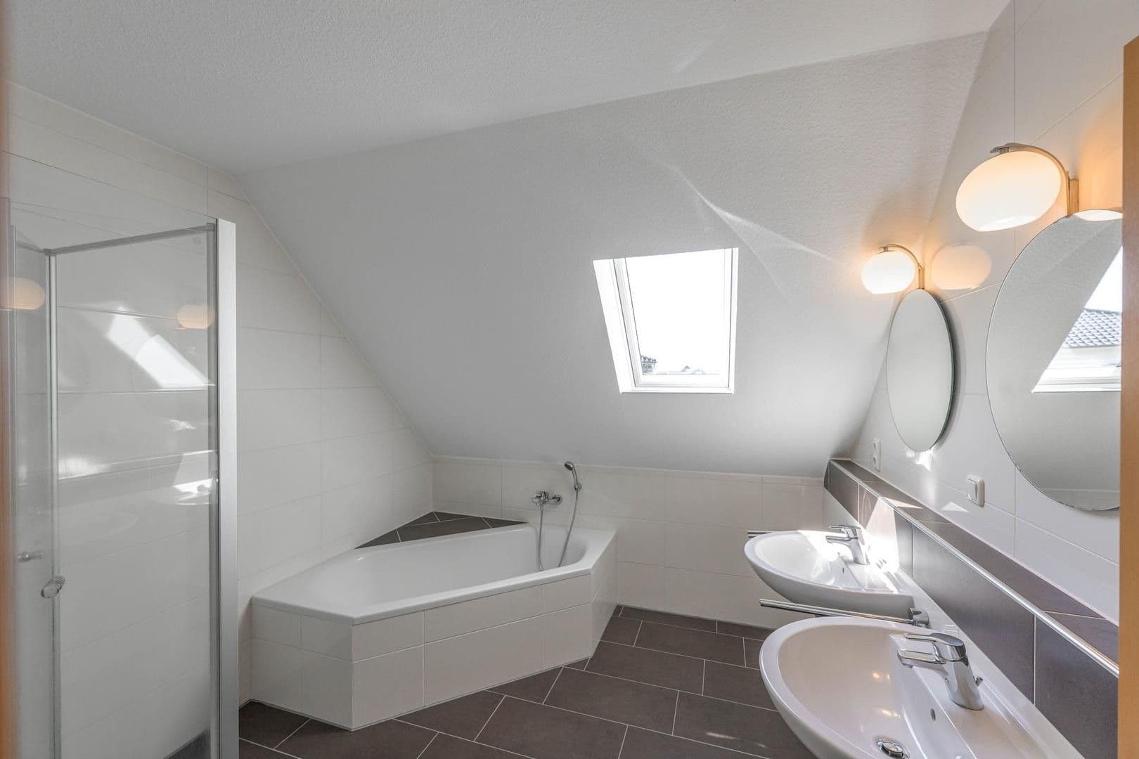 Predaj domu 115 m², pozemok 239 m², Bienenweg 1a, Edewecht, Dolné Sasko Predaj domu 115 m², pozemok 239 m², Bienenweg 1a, Edewecht, Dolné Sasko